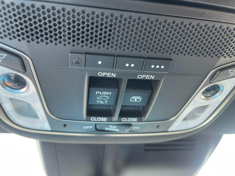 Honda CR-V Vehicle Image 38