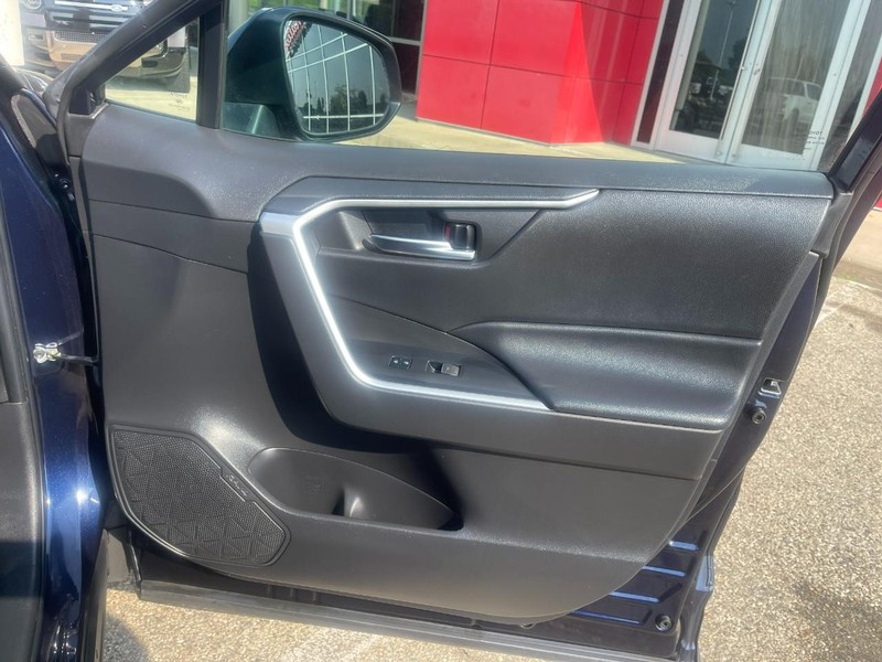 Toyota RAV4 Vehicle Image 08