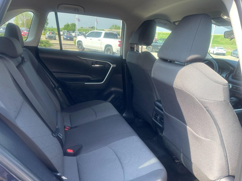 Toyota RAV4 Vehicle Image 09