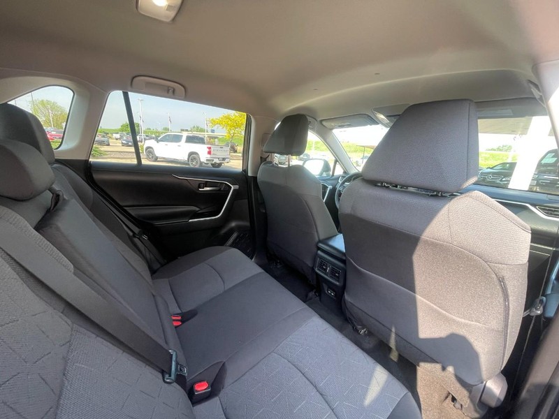Toyota RAV4 Vehicle Image 10