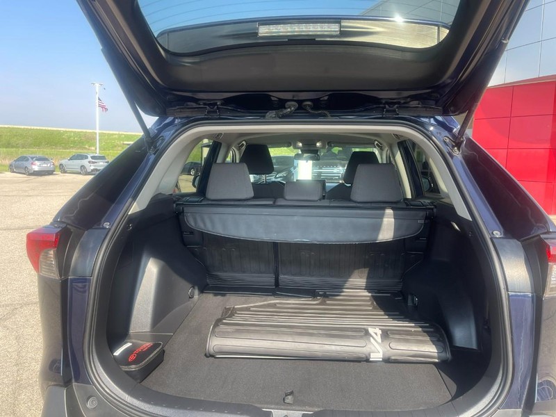 Toyota RAV4 Vehicle Image 12