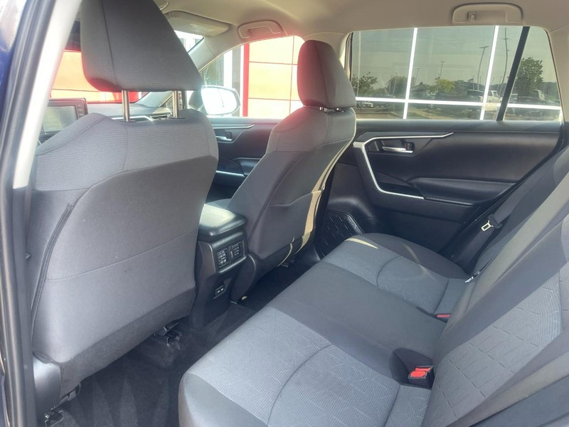 Toyota RAV4 Vehicle Image 13