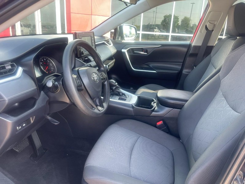 Toyota RAV4 Vehicle Image 15