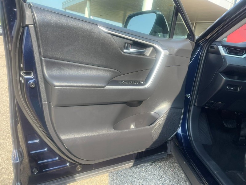 Toyota RAV4 Vehicle Image 17
