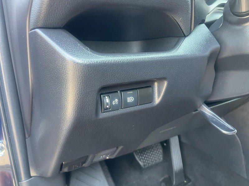 Toyota RAV4 Vehicle Image 18