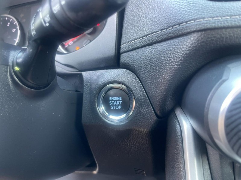 Toyota RAV4 Vehicle Image 24