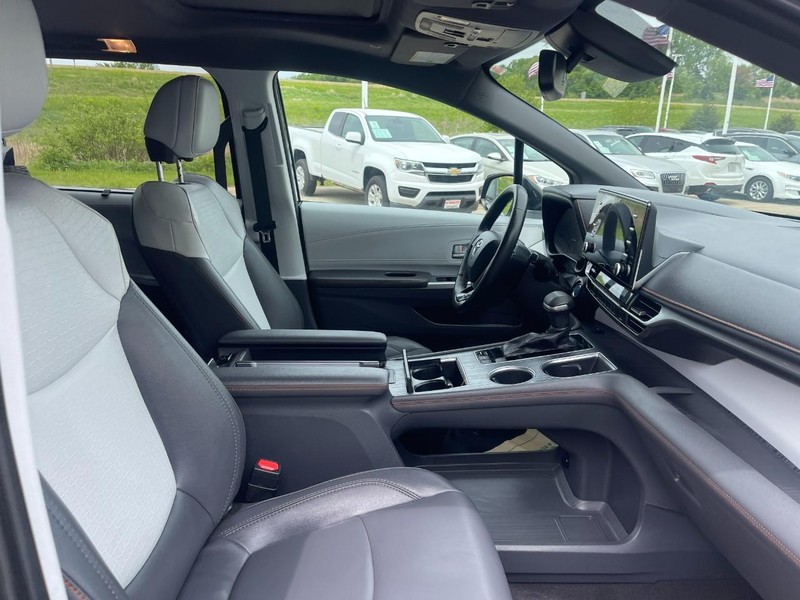 Toyota Sienna Vehicle Image 10