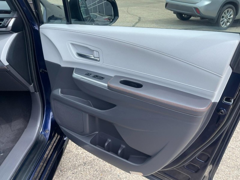 Toyota Sienna Vehicle Image 13
