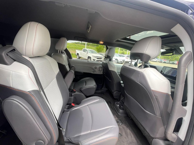 Toyota Sienna Vehicle Image 15