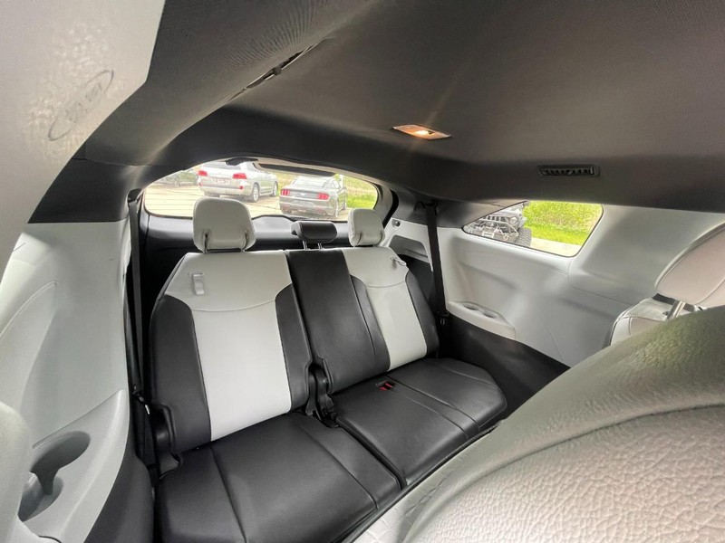 Toyota Sienna Vehicle Image 16