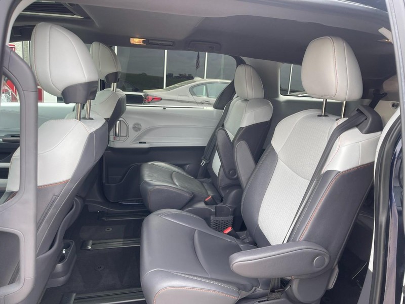 Toyota Sienna Vehicle Image 19