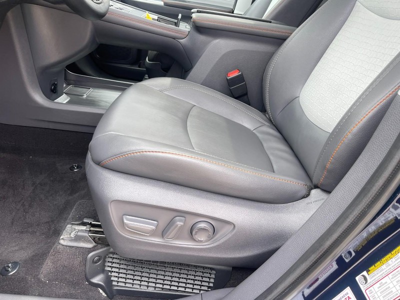 Toyota Sienna Vehicle Image 21