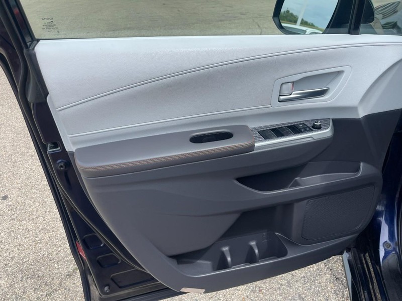 Toyota Sienna Vehicle Image 22