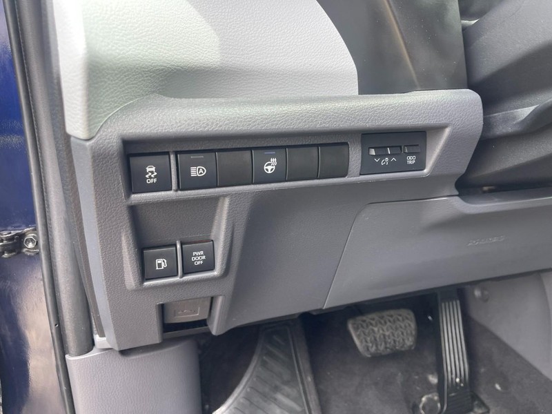 Toyota Sienna Vehicle Image 23