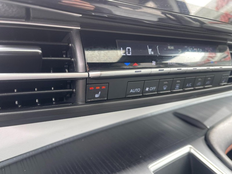 Toyota Sienna Vehicle Image 37