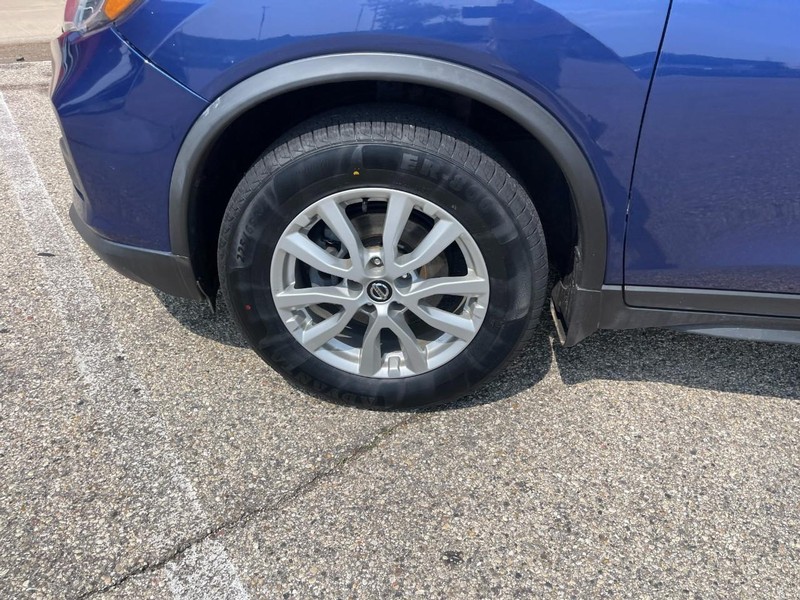 Nissan Rogue Vehicle Image 06