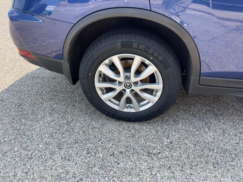 Nissan Rogue Vehicle Image 08