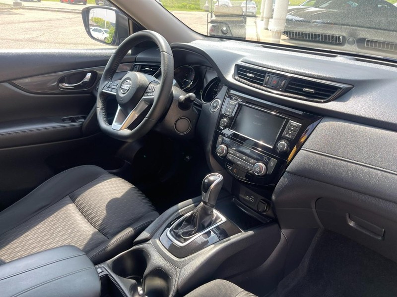 Nissan Rogue Vehicle Image 09