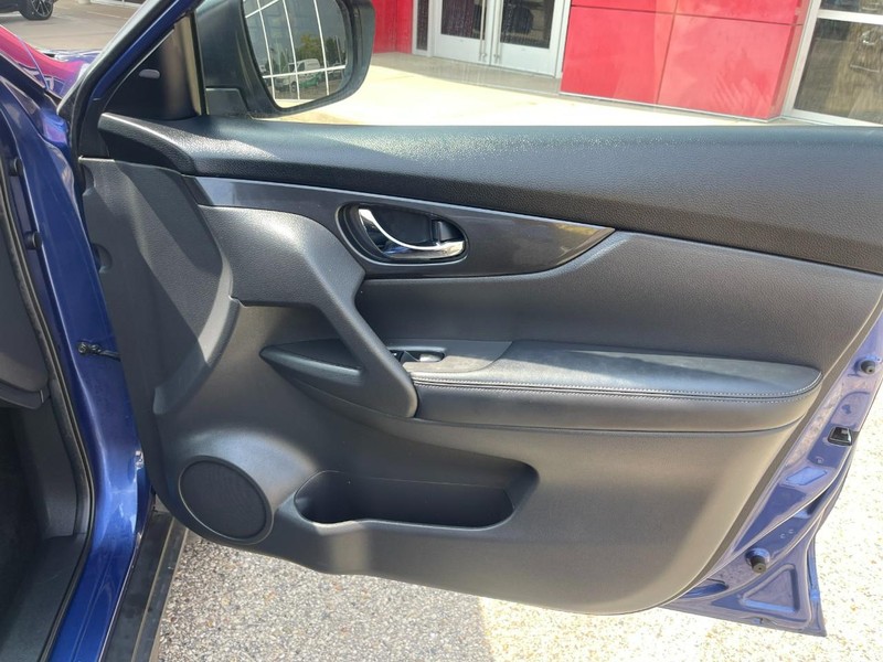 Nissan Rogue Vehicle Image 11