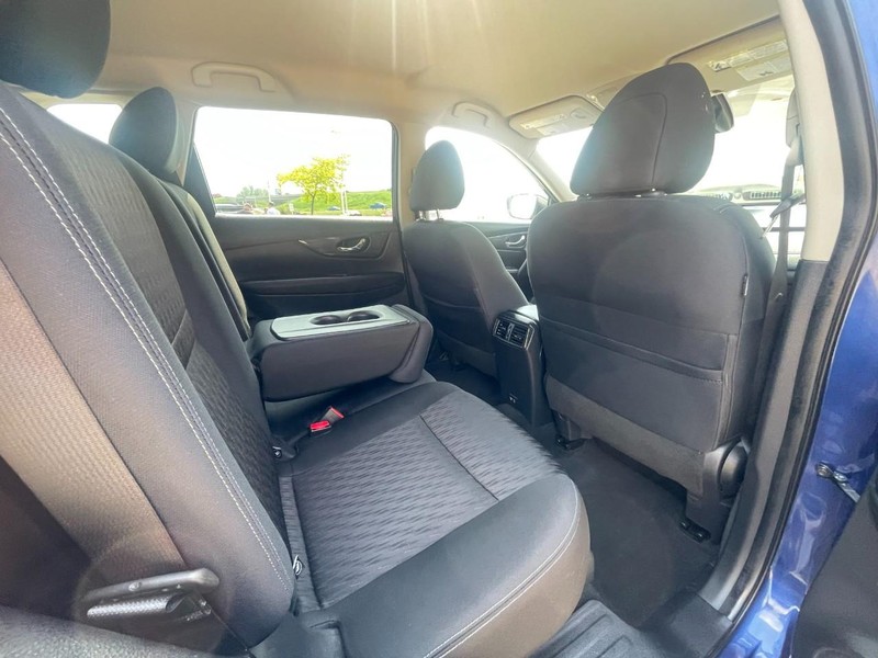 Nissan Rogue Vehicle Image 12