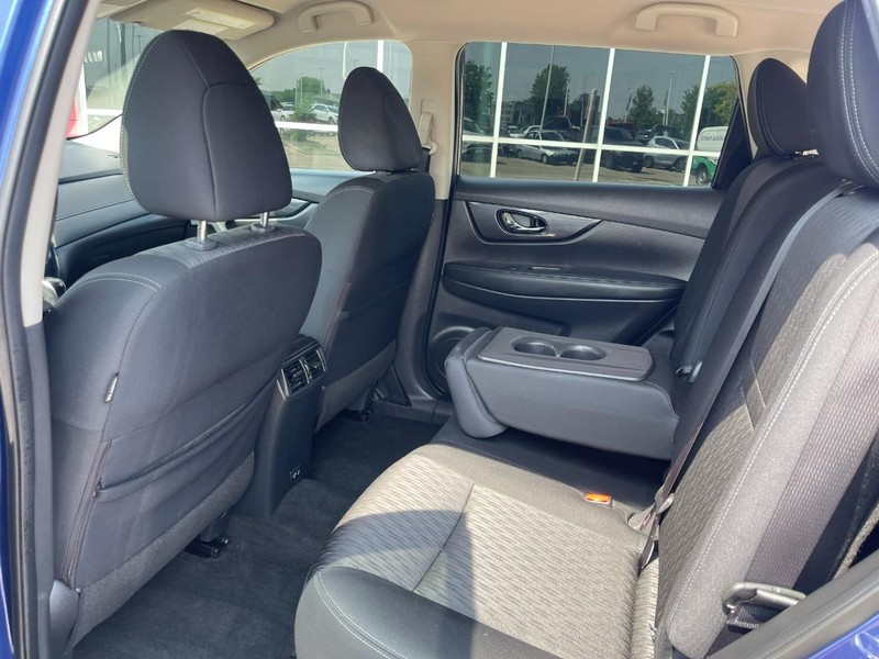 Nissan Rogue Vehicle Image 15