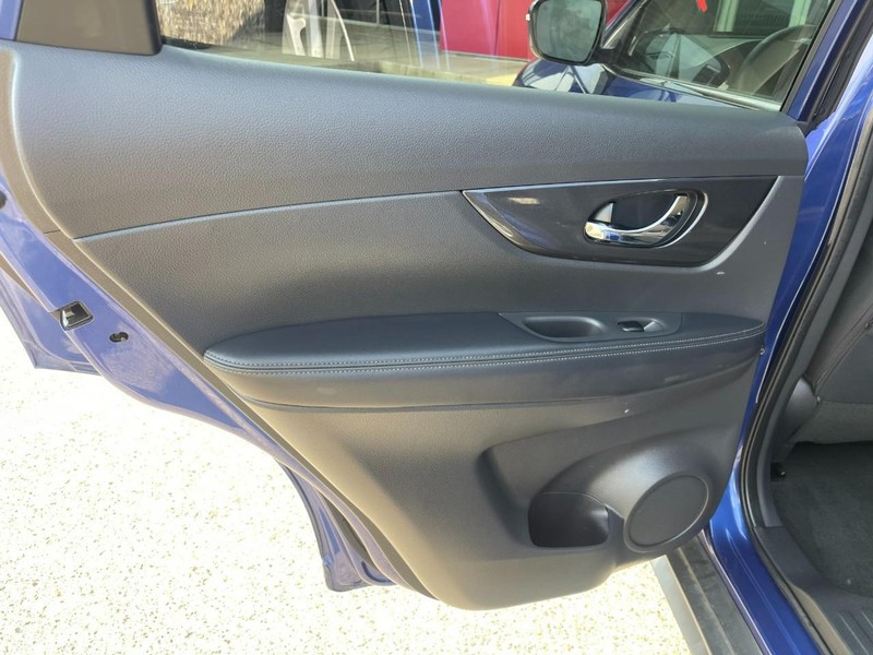 Nissan Rogue Vehicle Image 16
