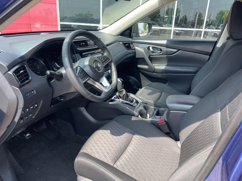 Nissan Rogue Vehicle Image 17