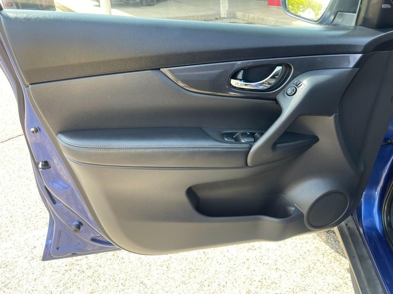 Nissan Rogue Vehicle Image 19