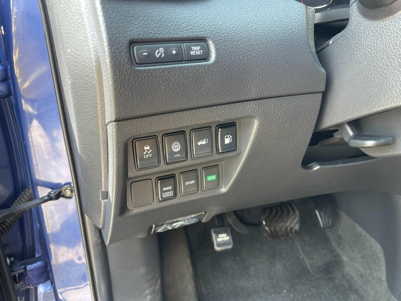 Nissan Rogue Vehicle Image 21