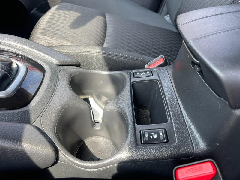 Nissan Rogue Vehicle Image 23
