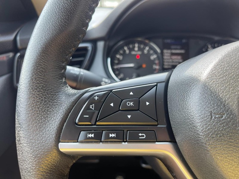 Nissan Rogue Vehicle Image 24
