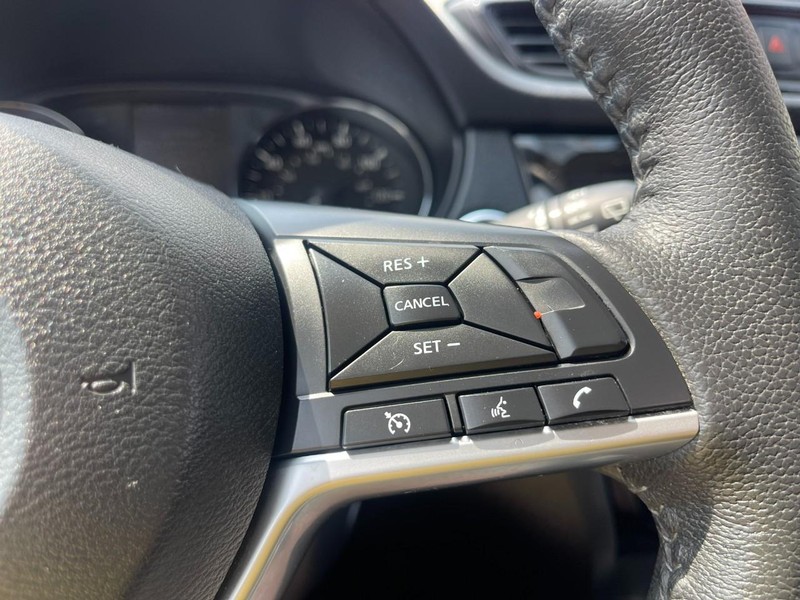 Nissan Rogue Vehicle Image 25