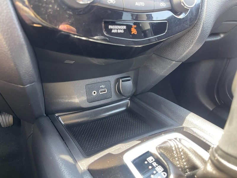 Nissan Rogue Vehicle Image 31