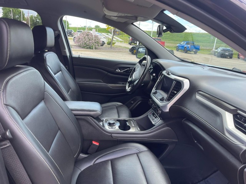 GMC Acadia Vehicle Image 10