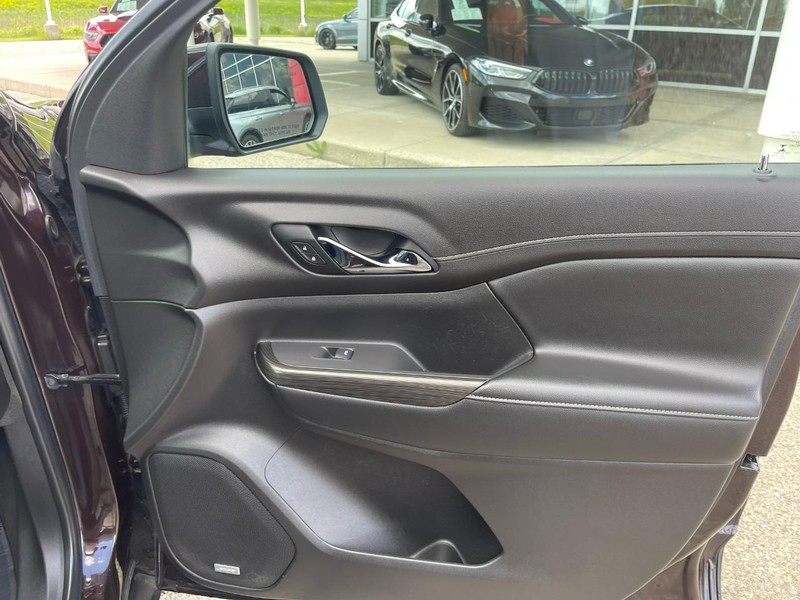 GMC Acadia Vehicle Image 11