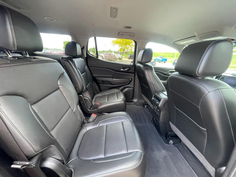 GMC Acadia Vehicle Image 12