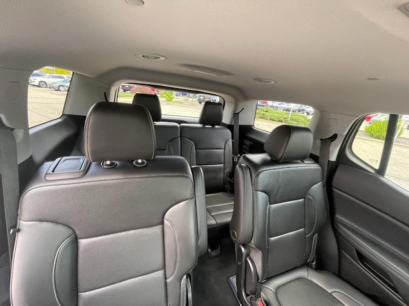 GMC Acadia Vehicle Image 13