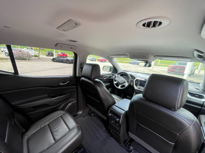 GMC Acadia Vehicle Image 14