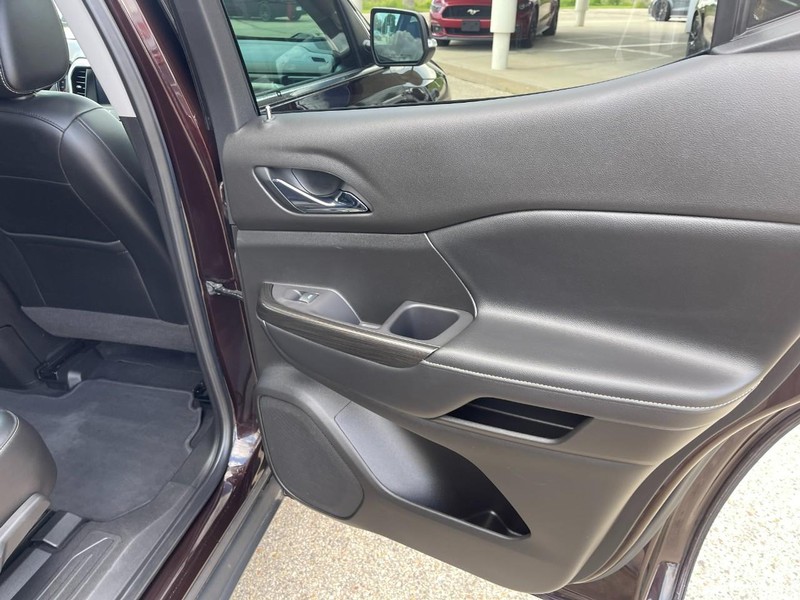 GMC Acadia Vehicle Image 15