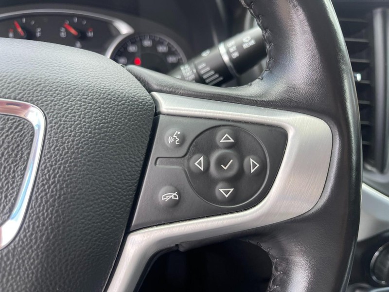 GMC Acadia Vehicle Image 33
