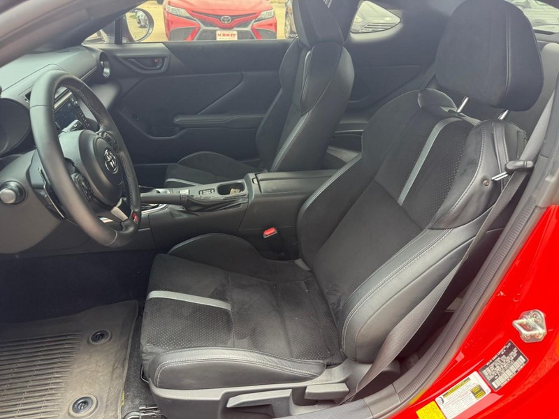 Toyota GR86 Vehicle Image 09