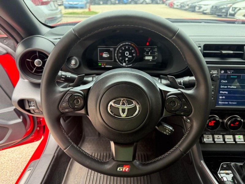 Toyota GR86 Vehicle Image 14