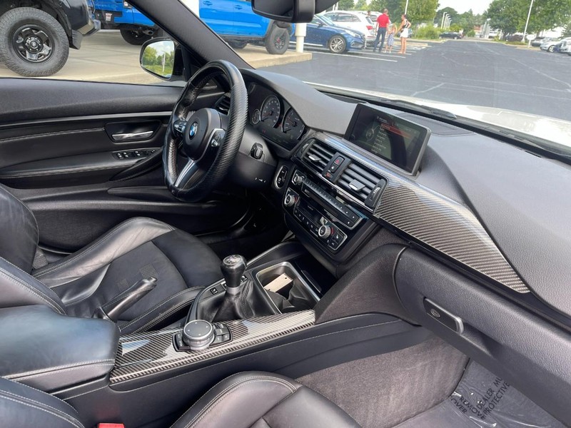 BMW M3 Vehicle Image 09
