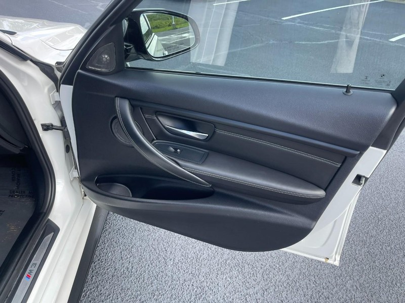 BMW M3 Vehicle Image 13