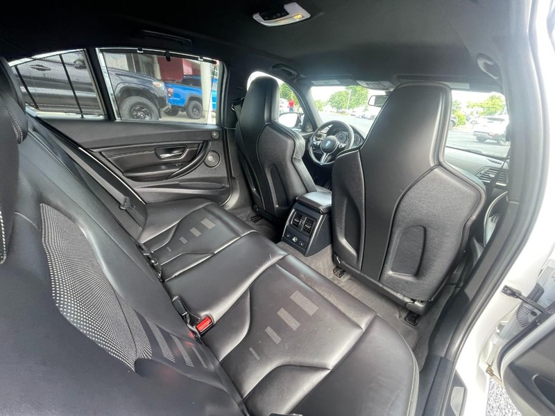 BMW M3 Vehicle Image 15