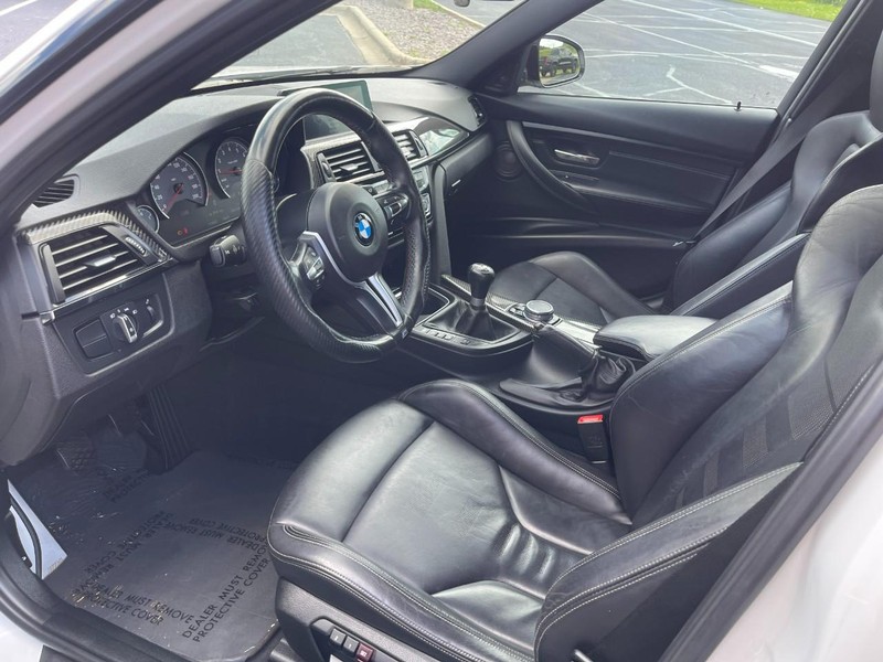 BMW M3 Vehicle Image 22
