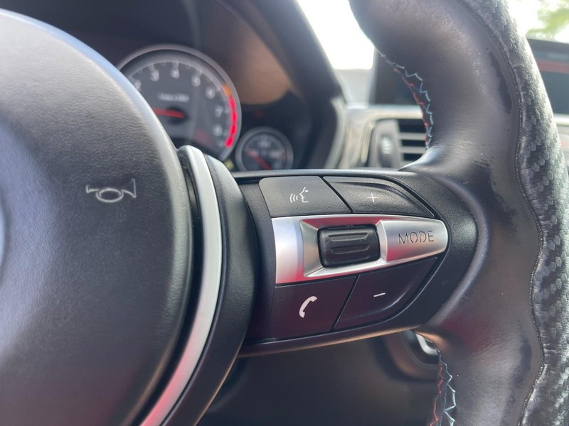 BMW M3 Vehicle Image 28