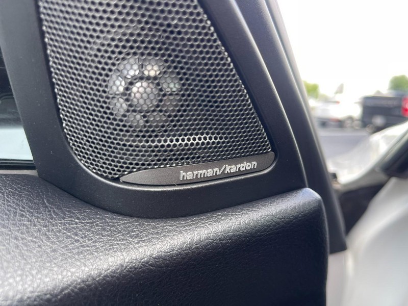 BMW M3 Vehicle Image 38