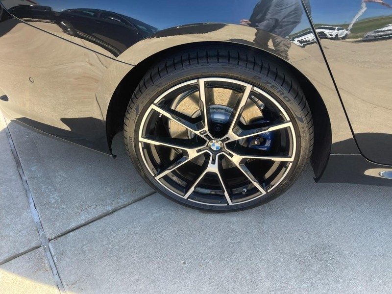BMW 8 Series Vehicle Image 08