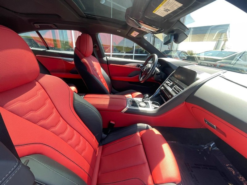 BMW 8 Series Vehicle Image 11